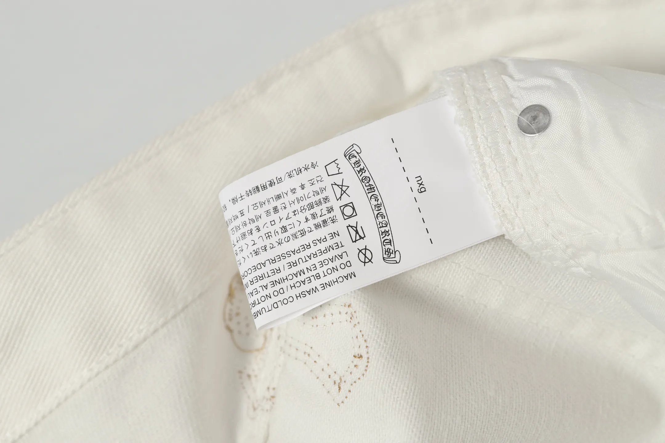 P256 Actual photo [High quality] Code: LH911 Color: Picture color Size: S to XXXL - Chrome Hearts/Chrome Hearts classic white cow series colored leather cross washed color cloth unisex denim trousers - Vibe style straight stacked god-level version - carbon fine bias denim color cloth - old vintage complete set of hardware - Chrome Hearts white cow series high version uses high ounce custom fabrics, enzyme washing and soft color fixation It is soft and thick to wear. The details are all made by hand-polished craftsmanship. All-over jacquard fabrics. Unique design style. Multiple processes to create a full retro feel. Niche unique non-colliding shirts. Customized distressed spray-painted buttons. Craftsmanship in every detail. Size Pants length Waist Hips Unit cm S 98 68 100 M 99 72 104 L 100 76 108 XL 101 80 112 XXL 102 84 116 XXL 103 88 120